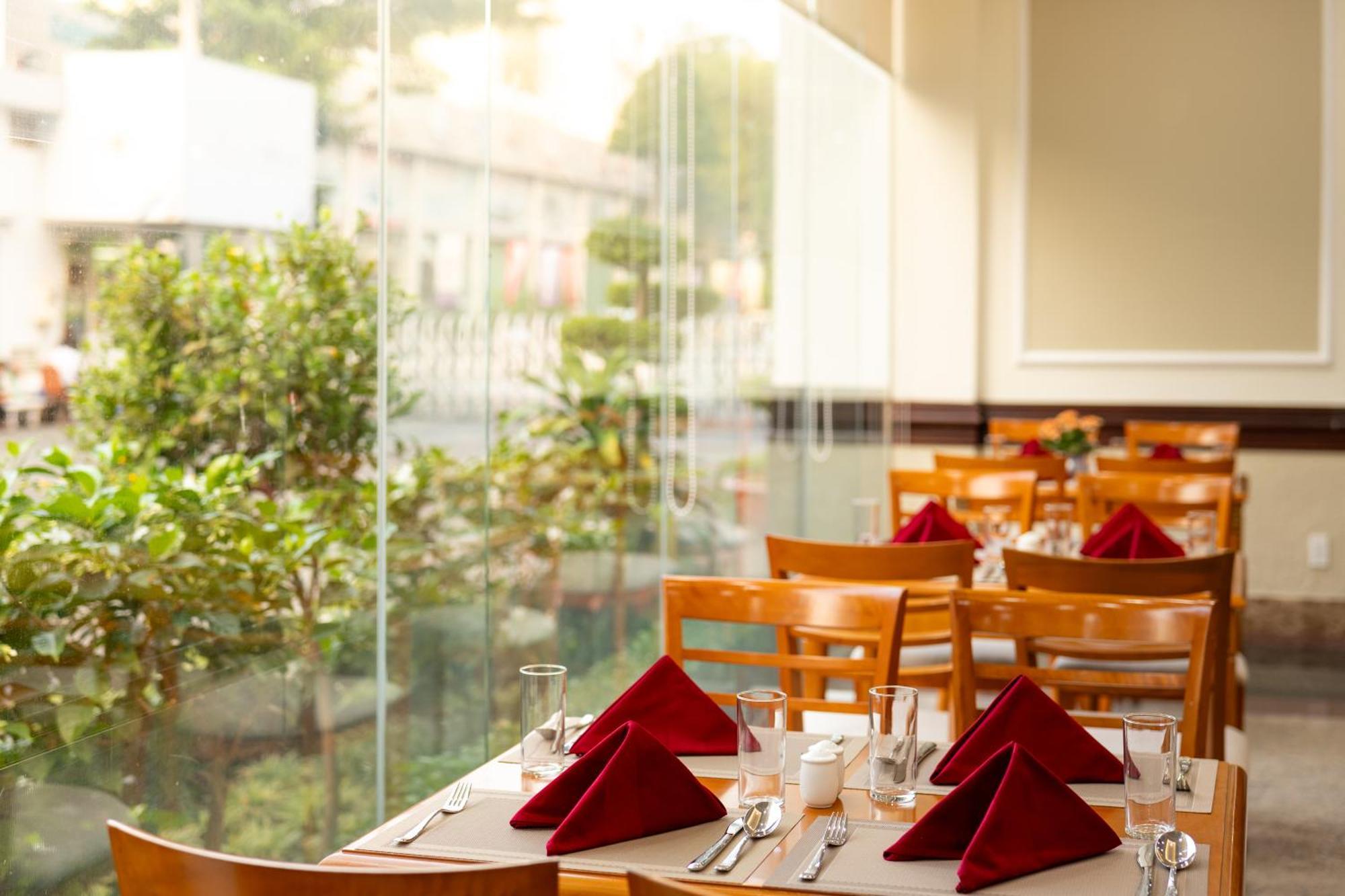 The Hub Hotel - Airport Ho Chi Minh City Bagian luar foto